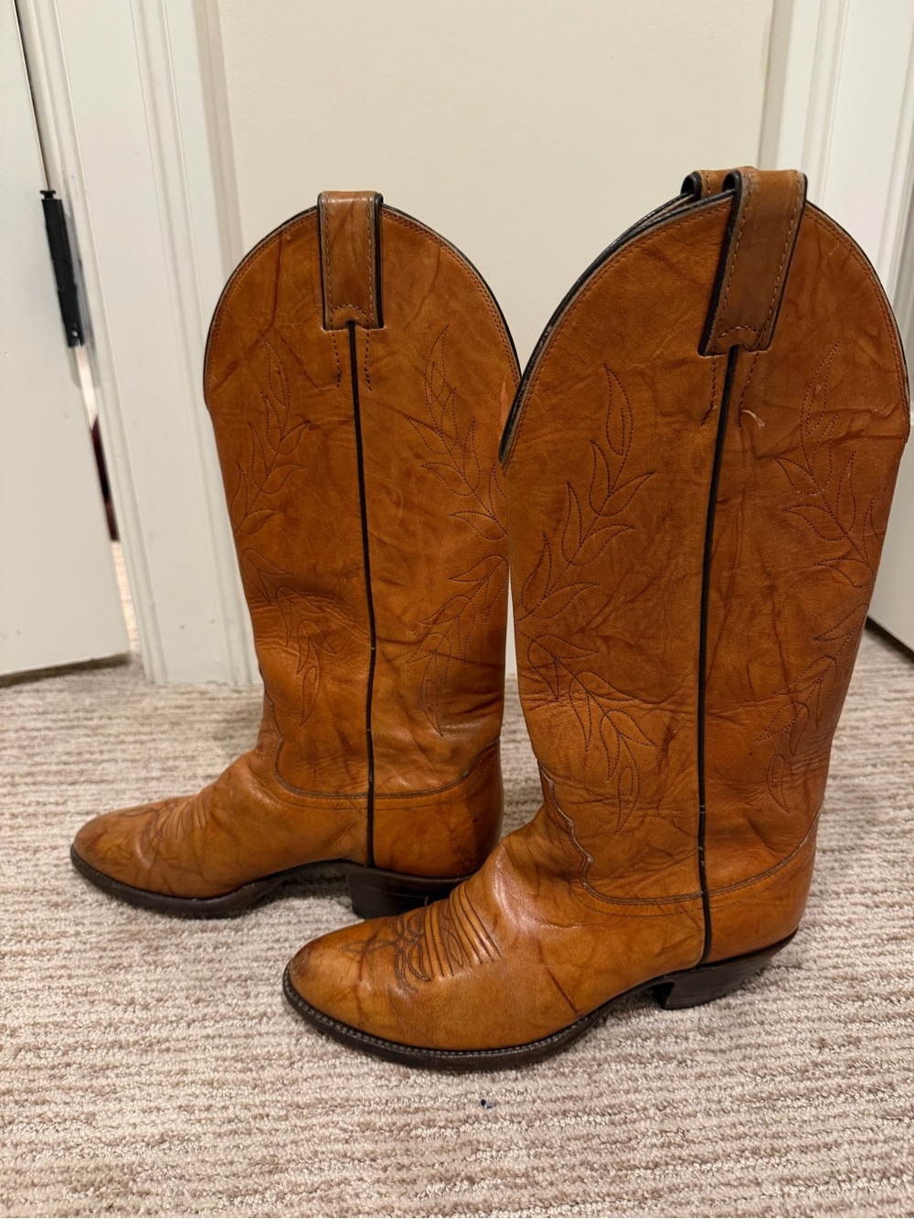 VTG Justin Classic Tan Leather Cowboy Western boots with piping and rounded toe
